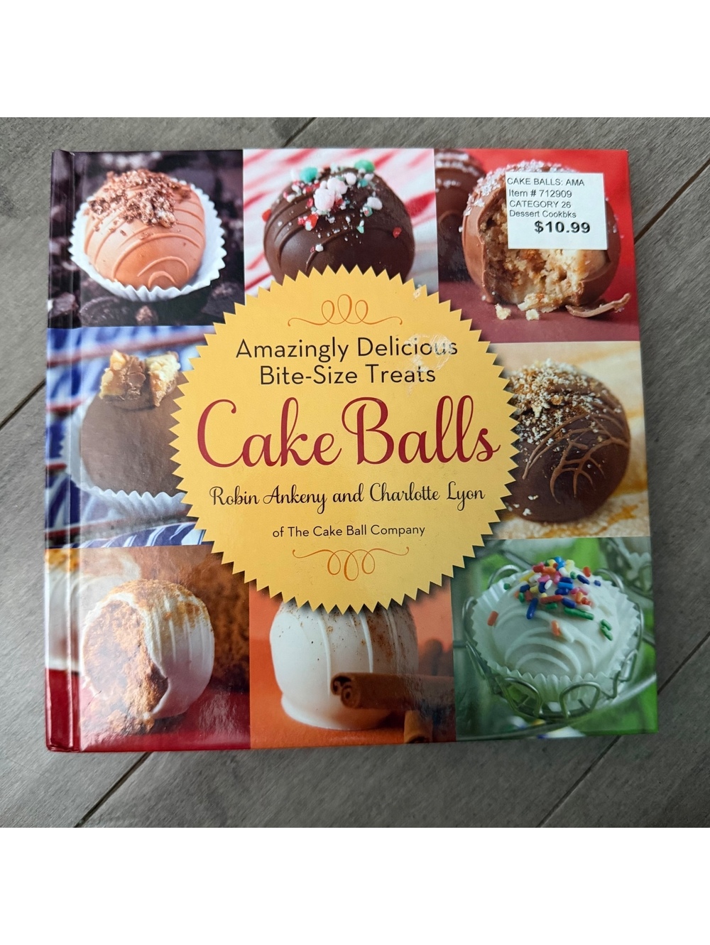 Cake Balls: Amazingly Delicious Bite-Size Treats Cookbook by Robin Ankeny and Ch